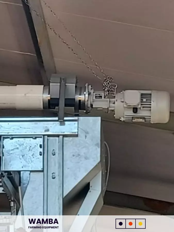 Feed delivery assembly with electric motor.